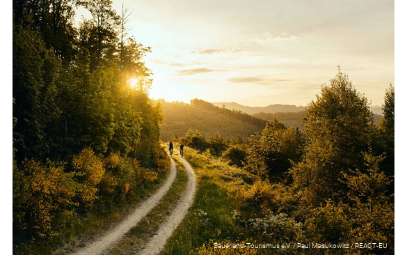 Two gravel bikers on the road in the Bike Arena Sauerland near Lennestadt.