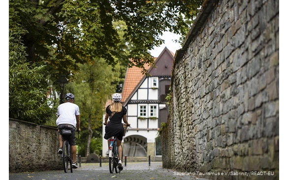 Two cyclists in the Altstadt of Soest