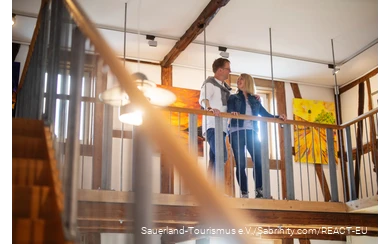 Pair is in a picture gallery