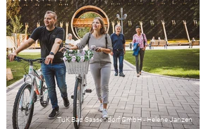 Visitors in front of the Gradierwerk