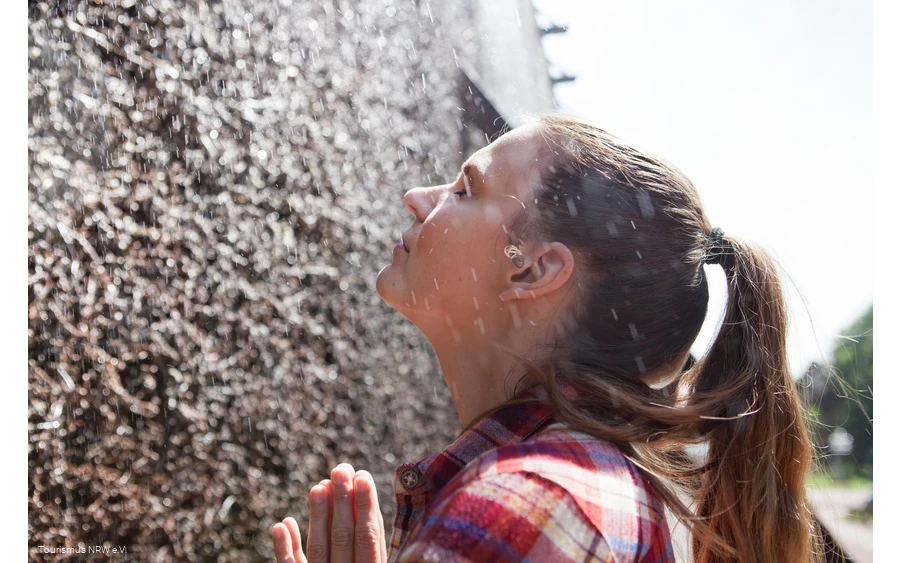 Woman enjoying the Gradierwerk in Bad Westernkotten