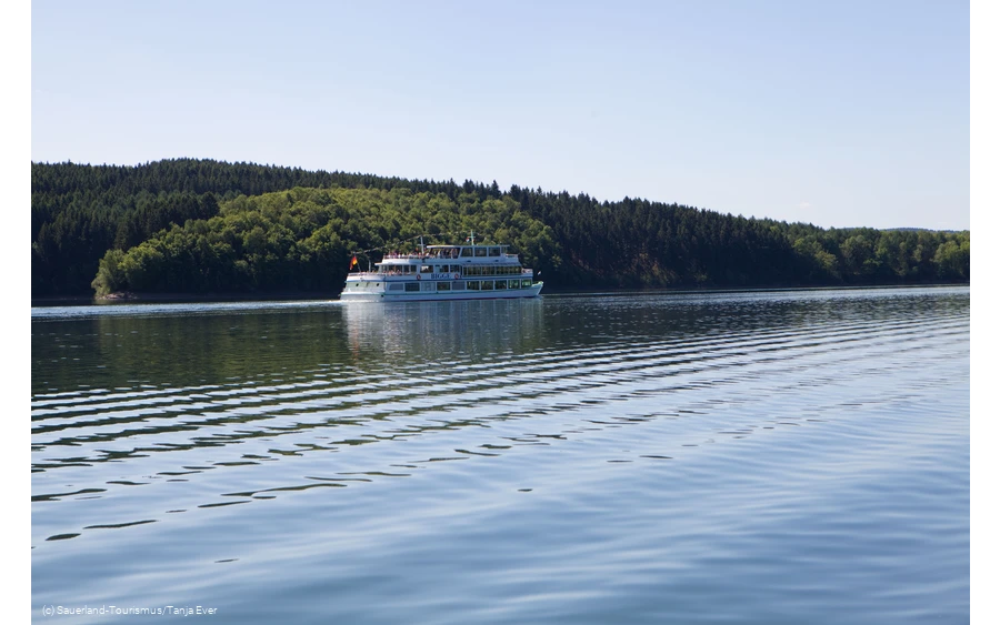 Passenger ship on the Biggesee.