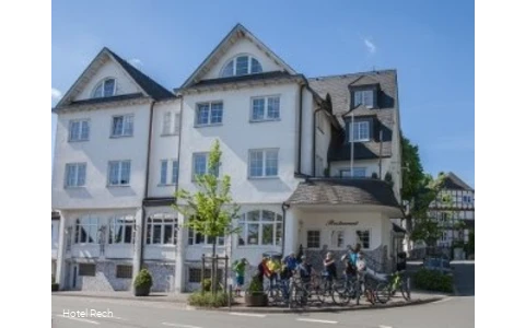 Hotel Rech Aussenansicht-17-122.jpg