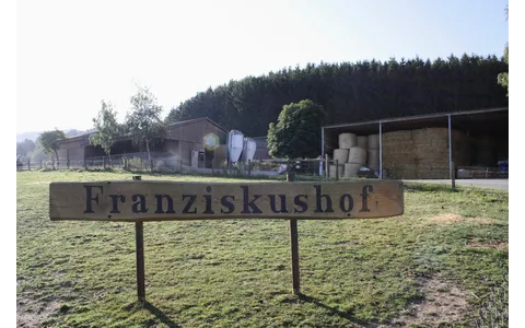 2019_08_23 Franziskushof Schild.JPG