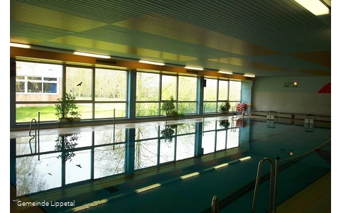 Schwimmbad rechts