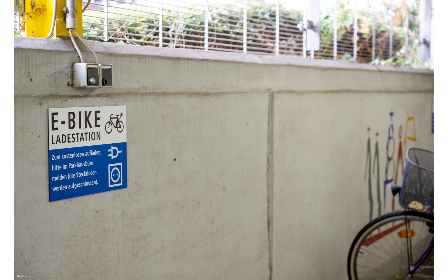 20240927_E-Bike-Ladestation Parkhaus.jpg