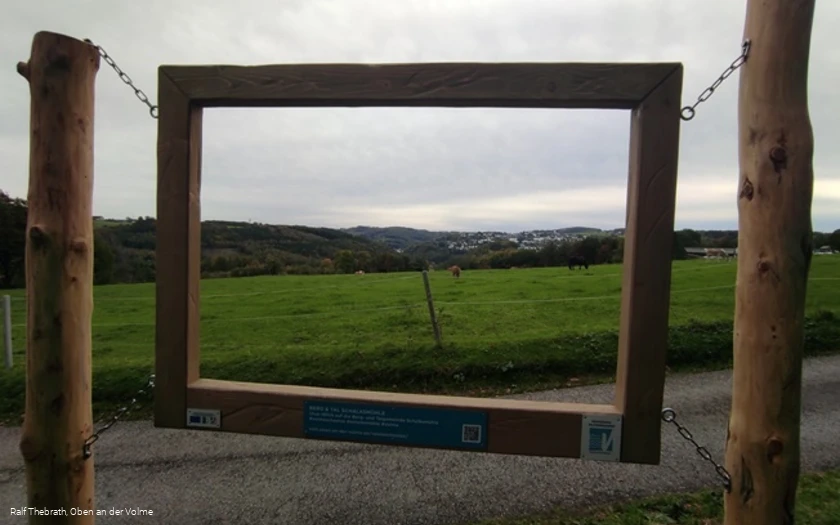 Panoramabilderrahmen am Wegesrand