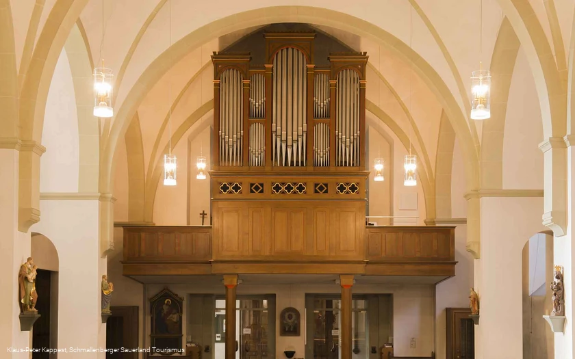 Historische Ibach-Orgel in der Pfarrkirche Fleckenberg