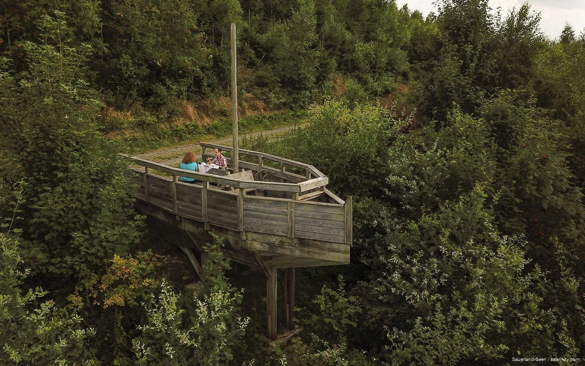View of the ark on the 4.3-kilometer-long SinnePfad on the Hennesee.