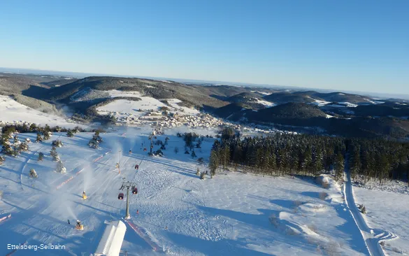 Skigebied Willingen_uitzicht vanaf de Ettelsbergtoren Willingen.JPG