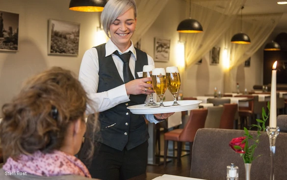 Fresh VELTINS is served.