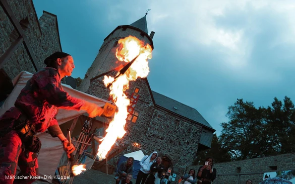 Winter spectacle at Burg Altena (Märkischer Kreis - Dirk Klüppel).jpg