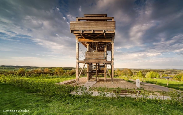 The Aussichtsturm Wenden-Heid is located on one of the highest elevations in the municipality.
