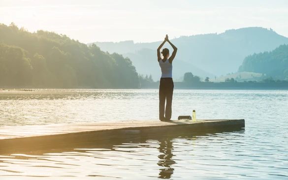 Woman at the Hennesee.png