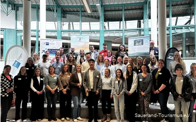 Alle Teilnehmer des Tourismus-Barcamps 2025 in der Fachhochschule Südwestfalen