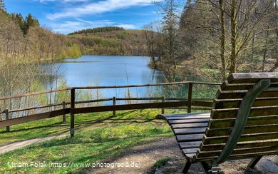 Eines der Waldsofas an der Fürwiggetalsperre