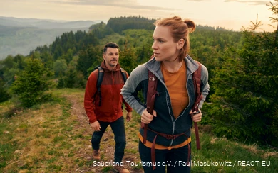 A couple on the Rothaarsteig long-distance hiking trail.