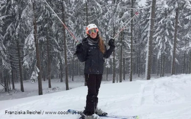 Travel blogger Franziska Reichel in the Sauerland winter.