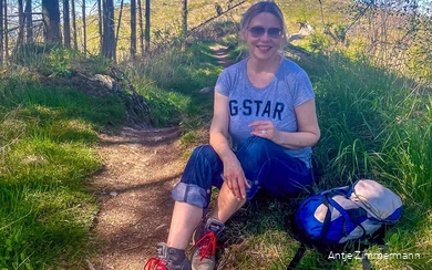 Antje Zimmerman op een van haar excursies in het Sauerland.