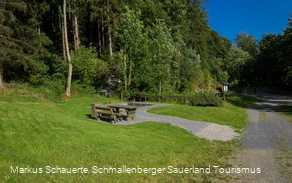 Vogelstange mit Tretbecken bei Kirchrarbach