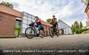 Radfahren rund um Bad Sassendorf - Radfahrer auf dem Hof Haulle Radfahren rund um Bad Sassendorf - Radfahrer auf dem Hof Haulle