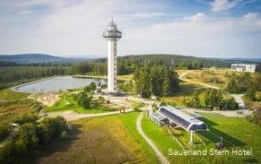 Draufsicht auf Ettelsberg mit dem Hochheideturm und der Gondelstation