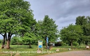 Oberhalb von Hainchen findet sich der Wanderparkplatz