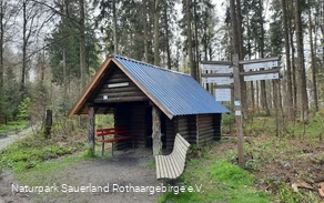 Mitten im Wald gelegen - Schutzhütte Millionenbank