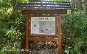 Informationstafel zum Freistuhl in der Freigrafschaft Grönebach.