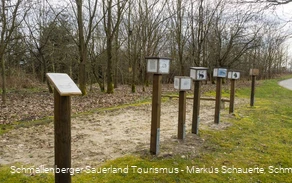 Station 5: Weitsprung der Tiere am Walderlebnispfad Dorlar