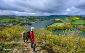 Wandelaars op de Diemelsee