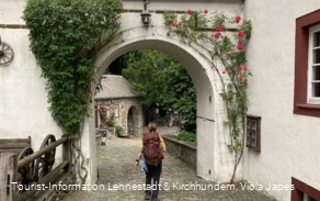 Couchflucht Sonnenpfad_Rosenbogen Burg Bilstein quer.png Couchflucht Sonnenpfad_Rosenbogen Burg Bilstein quer.png