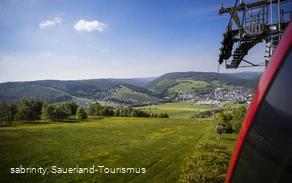 Blick auf Willingen aus der Gondel der Ettelsberg-Seilbahn