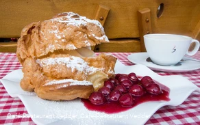 Leckere Windbeutel genießen - © Café-Restaurant Vedder