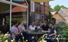 Kaffeerunde im Antik Cafe