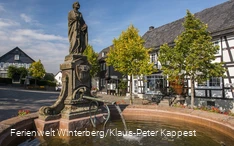 Ortsmitte Brunnen Kump Fachwerk Altstadt_