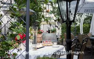 Tisch gedeckt im Biergarten