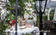 Tisch gedeckt im Biergarten
