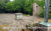 Klosterruine-Altar.jpg