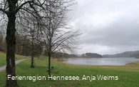 Blick über die Berghauser Bucht und den Hennesee im Herbst