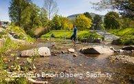 Sprung über das Wasser