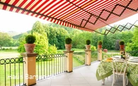 Terasse mit Blick in den Garten