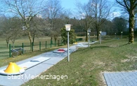 Blick über das Gelände der Minigolfanlage