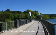 Auch die Staumauer wird überquert