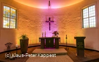 lichterkirche-rattlar-lichtspiel-warm c) tourist-info-willingen-klaus-peter-kappest.jpg