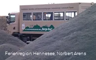 Offroad-Bustour im Steinbruch