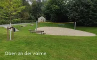 Das Beachvolleyballfeld im hinteren Parkbereich