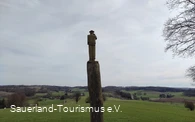 Scheuerpfahl Der in die Ferne schaut