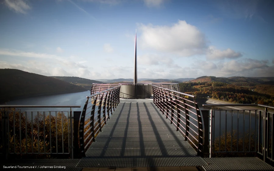 Biggeblick Het Aussichtsplattform Biggeblick aan het Biggesee.