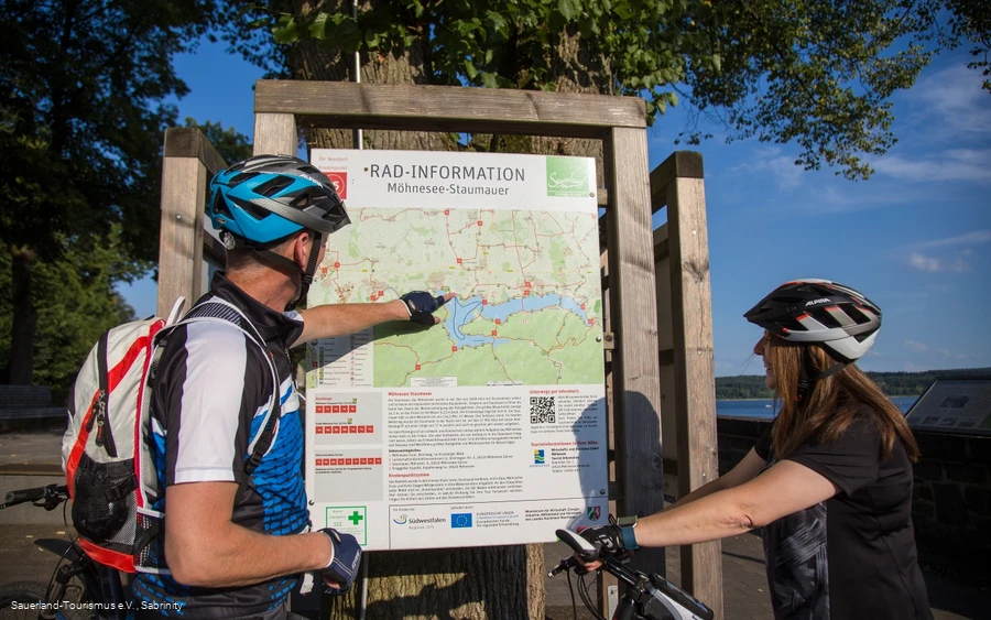 Tourentafel für Radtouren an der Staumauer Möhnesee